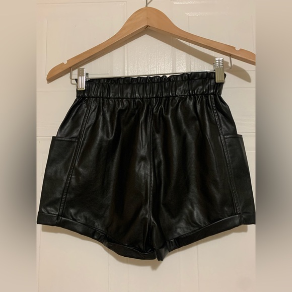 Aritzia Wilfred Faux Leather Shorts size XXS - Picture 2 of 3
